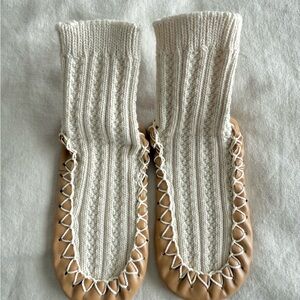 Hanna Andersson Cream Cable Knit Slipper Socks with Tan Leather Trim